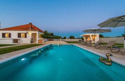 S&I Peaceful Holiday Home With Pool & Jacuzzi - Foto 43