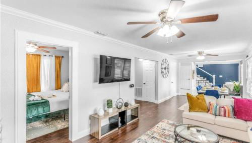 King bd Charming 2-Storey Cottage w PrivateYard - Foto 2