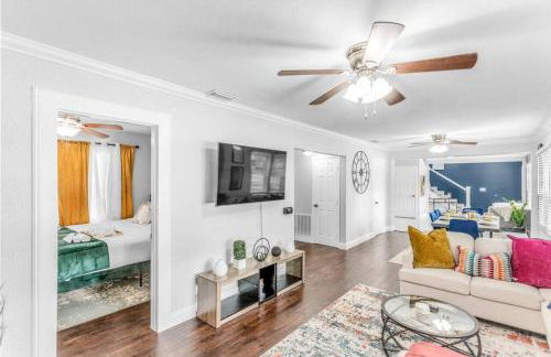 King bd Charming 2-Storey Cottage w PrivateYard - Foto 2