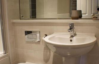 The Silverstone House. Comfort, Convenience and no hassle at the doorstep of Silverstone Race Circuit. - Photo 12