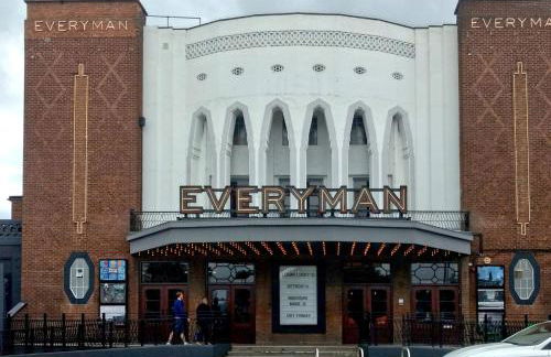 Stylish & Modern 2-Bedroom London Hideaway - King Bed- Sleeps 6 - Parking Available - Instant Book - 20 Percent Off Long Stays! - Foto 25