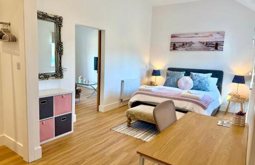 Bespoke 1 Bedroom Barn by Stansted Airport & Holiday Parking - Foto 3