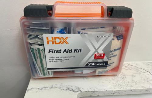 Modern Basement Retreat 2BR King suite - Foto 15