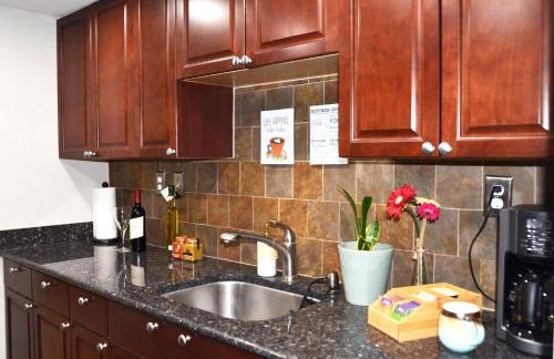 Charming 3bd Alexandria House, 11 miles to DC, Nice front view - Foto 13