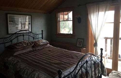 Rustic Riverside Cabin with Hot Tub in Dubois, Wyoming - Foto 4