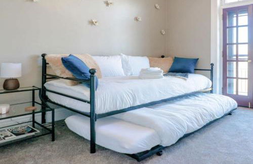 7BR Luxury Living 1st Floor Primary ABODEbucks - Foto 34