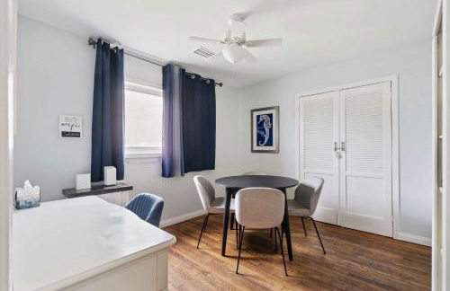 O-Side Beach Bungalow with Jaccuzi Blocks to beach - Photo 5