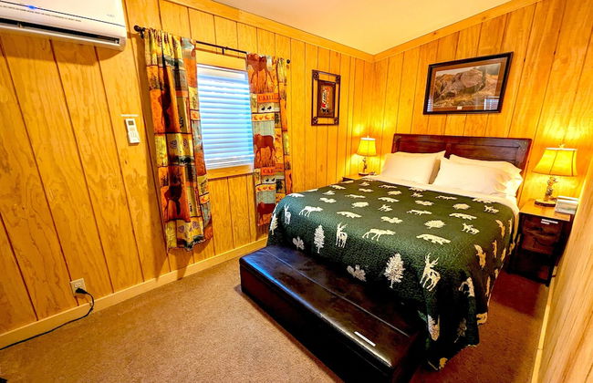 Yellowstone's Treasure Cabins - Photo 36