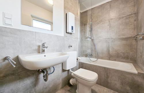 Tolstov Apartments - Monteurwohnungen - 2 Schlafzimmer - Küche - Balkon - Waschmaschine - 25 Min zur Messe DUS - Foto 9