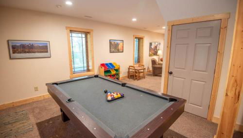 Blue Ridge Mountain Retreat - 30 acres to explore & VIEWS, Sleeps 15 - Foto 2