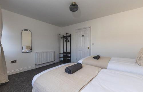 Arte Stays Serviced Houses Stratford - 3 Bedrooms 2 Bathrooms Houses London, Stratford, Maryland, Free Parking, Garden, Weekly or Monthly Stays - up to 8 guests - Foto 10