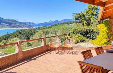 Family Villa Overlooking Lake Serre-Ponçon - Foto 32