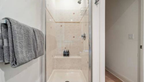 The Hera Haven - Pickleball, hot tub, racetrack & lake - Foto 5, Shower