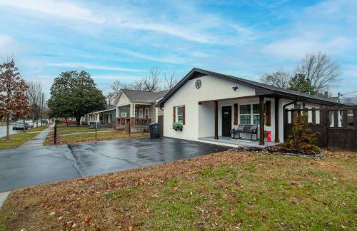 Blue Valley Inn - Hot Tub & Spacious Play Area! - Foto 48