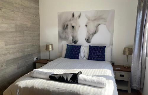 King Richard's Luxury Lodge - Sleeps up to 8, Dog Friendly, Near Sherwood Forest at Fairview Farm in Nottingham set in 88 acres and great for Groups, Family Gatherings & Corporate events - Foto 13