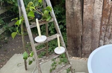 Luxury Spa Cabin with Outdoor Bath, Sauna & Fireplace - Foto 14