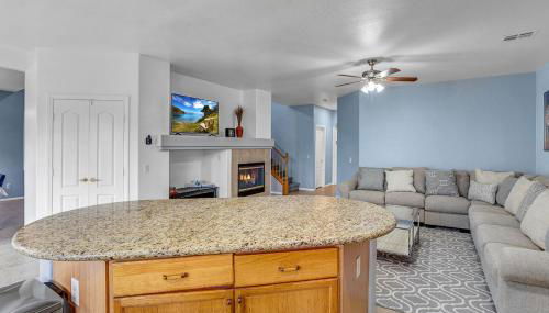 Vibrant Yellow King Room & Desk - Foto 2, Other