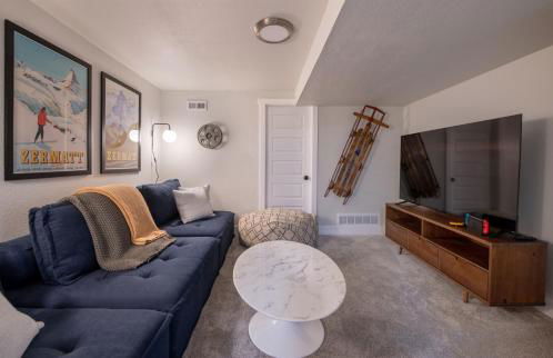 Mid-Century Modern Home - Hot Tub and Game Room - Foto 13