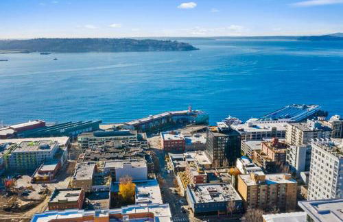 Corner Unit in the middle of it all - 99 Walkscore - Foto 45