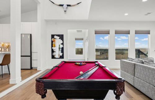 The Iron Cactus 10 acres villa near Austin w Sauna and Pool table - Foto 1