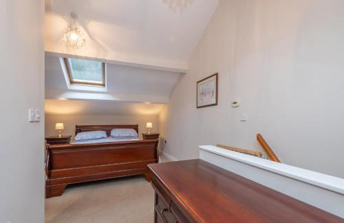 Sleeps 5 - 3 Bedrooms - walk to the square hosted Happy Valley cast - Foto 47