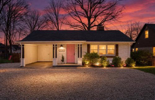 Indy Palm Pad with Patio & Tiki Bar-Mid-Century Charmer-Family Friendly - Photo 1