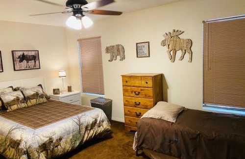 2BR Gated Escape With A Pool And Walk to Dining and Trails - Foto 17