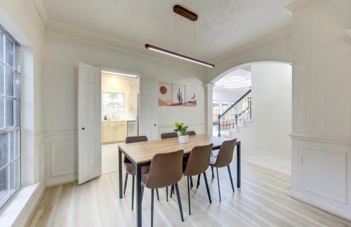 Amazing Getaway Home - 4 Bedrooms 2,5 Baths - West Houston, Katy, Richmond - Huge Pool, Mini-Golf, PingPong, Billards, BBQ, Katy Asian Town, Typhoon Waterpark, King Bed - Foto 38