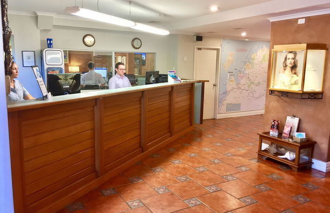 Moonlight Bay Suites - Photo 2