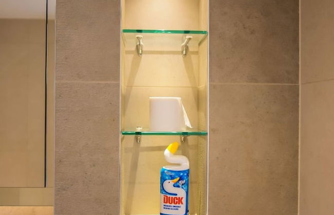 Thames View 2 Bed Apartment With Balcony - Photo 33