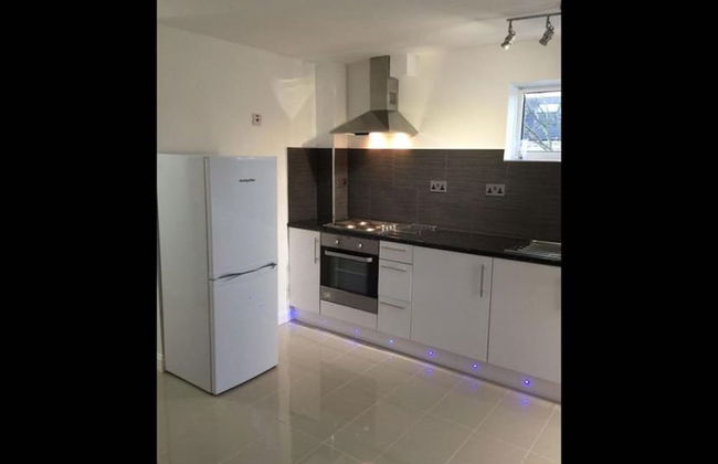 Small Modern Comfortable 2 Bedroom Apartment - Cmyr - Foto 39