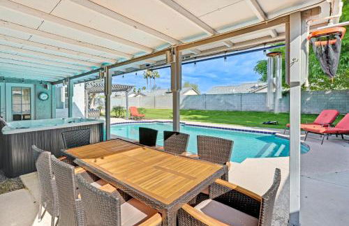 Near Spring Training! Peoria Gem with Pool and Hot Tub - Foto 1