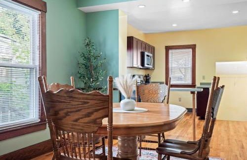 Historic District w Fully Stocked Kitchen and Sleeps 6 - Photo 16