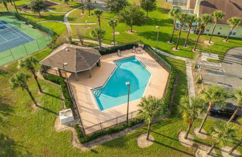 Disney-Close Lakefront Renovated 4BR Pool - Foto 38