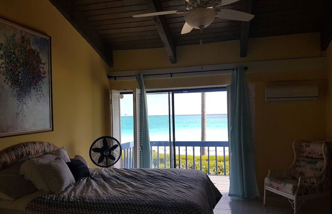 Spacious Villa On The Beach - Photo 3