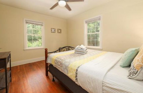 Dog Friendly Lakeside Escape with Hammock and Fire Pit - Foto 7