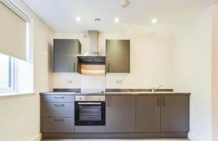 Stylish 2-Bed Apartment with Free Parking - Foto 3