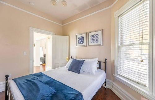 A+ 2 BR Victorian Home away from Home - Foto 4