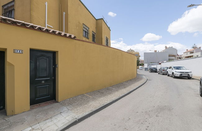 El Cortijo in La Linea de la Conception - Photo 24