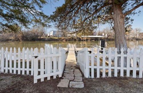 Spacious Lakefront View With Hot Tub and Pool NH - Foto 20