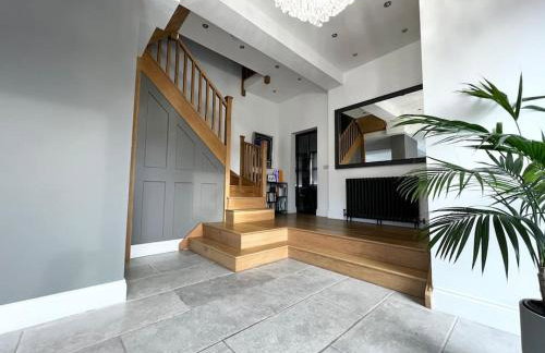 Manchester Luxury Country House Close To The City With Hot Tub & BBQ Fire Pit. - Foto 47