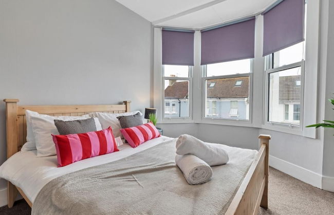 Hove Actually House - 4 Bedrooms - Garden - Photo 3