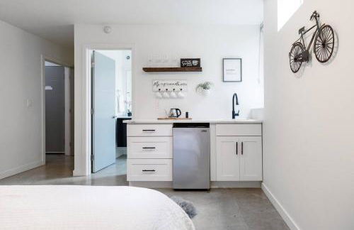 Urban Architectural Retreat with Rooftop Deck & Fi - Foto 31