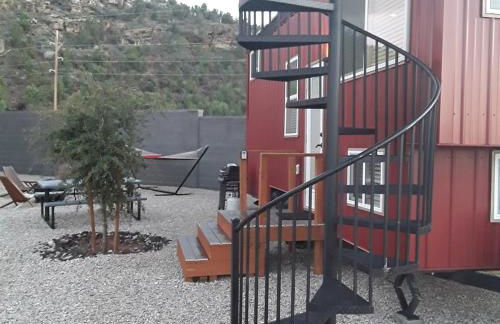 Access Zion & Bryce! Tiny Home with Rooftop Deck and Hot Tub - Foto 10