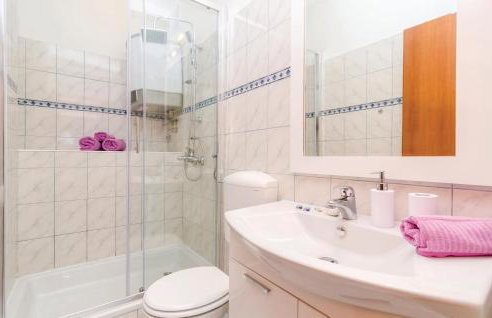 Two-Bedroom Apartment In Ratac - Photo 27