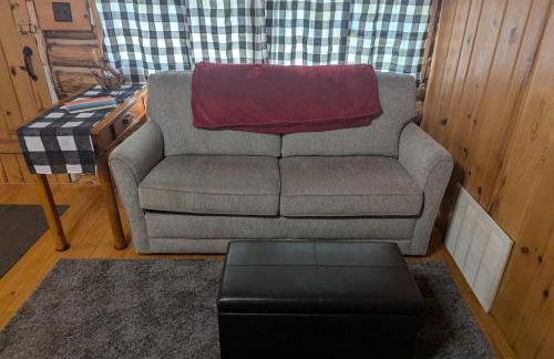 The Hideout - Cute and Quiet Rustic Cabin! - Foto 17