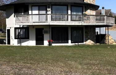 Stunning Cabin Getaway Perfect for Large Groups Situated in Boyne Falls, Michigan - Photo 42