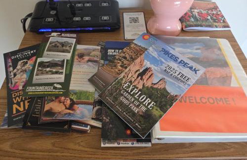 Views of Pikes Peak - Sleeps up to 10 - Foto 31