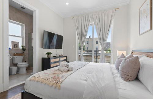 New 3BR Home with Private Yard and Game Room and Parking - Foto 36