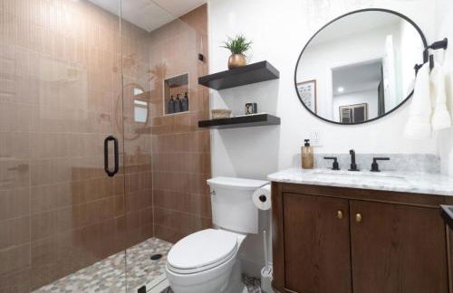 NEW Riverside Retreat with Pool - Foto 6